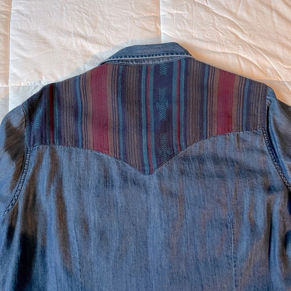 Women’s Wrangler Long Sleeve Snap Shirt - Picture 6 of 8